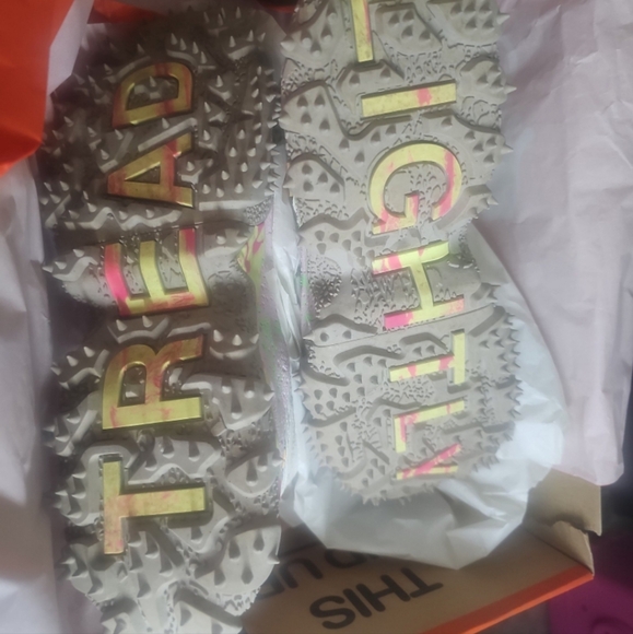 Nike - Picture 3 of 3